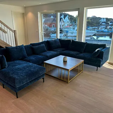 Modern Fishing With Sea View At Kalvaneset