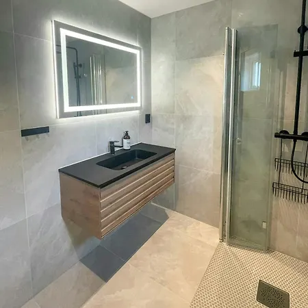 Feriehus Modern Fishing With Sea View At Kalvaneset