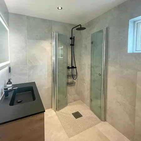 Modern Fishing With Sea View At Kalvaneset *