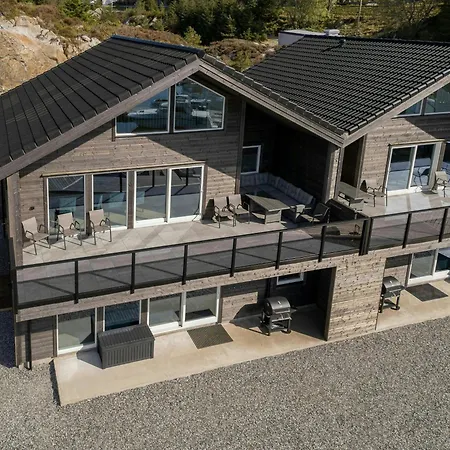 Будинок відпочинку Modern Fishing With Sea View At Kalvaneset