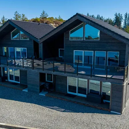 Будинок відпочинку Modern Fishing With Sea View At Kalvaneset *