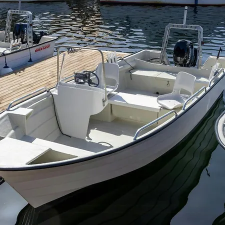 Будинок відпочинку Modern Fishing With Sea View At Kalvaneset Берген