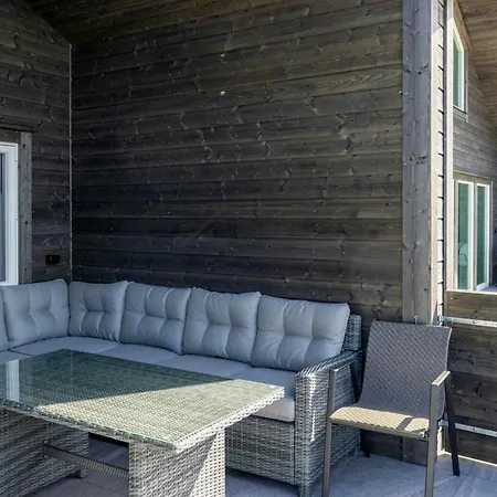 Modern Fishing With Sea View At Kalvaneset *