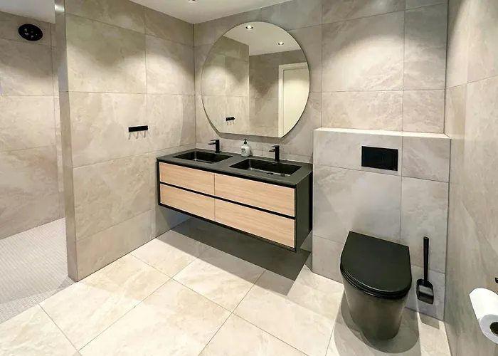 Modern Fishing With Sea View At Kalvaneset *