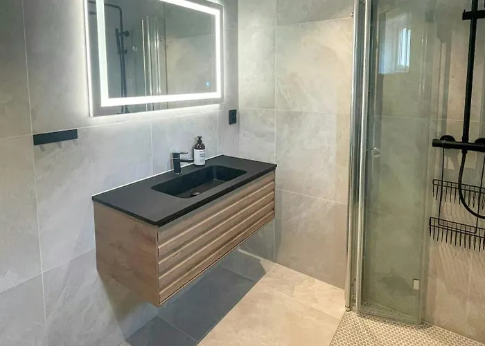 Feriehus Modern Fishing With Sea View At Kalvaneset