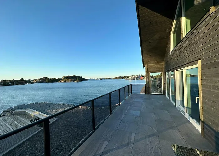 Modern Fishing With Sea View At Kalvaneset Vakantiehuis